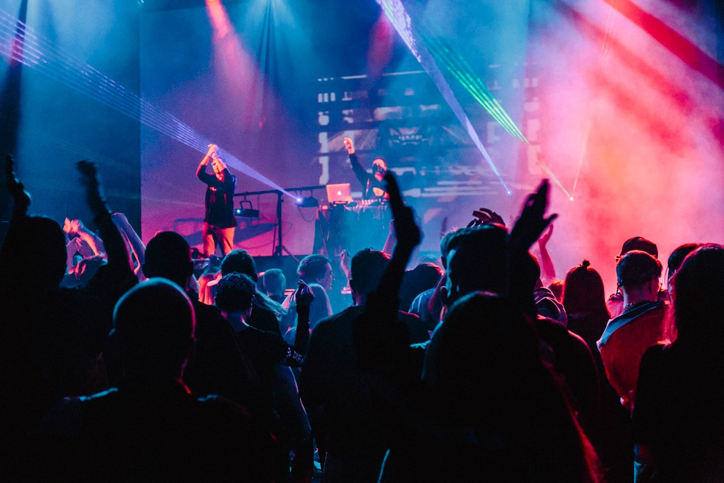 Tips for Aspiring Musicians to Shine Online